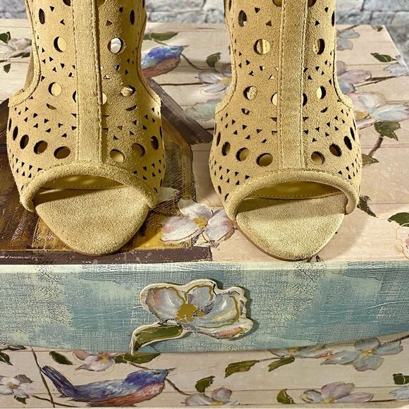 Ivanka Trump Suede Open Toe Booties Size 6.5 Leather Natural Color Cone Heel - Picture 3 of 9